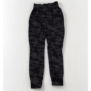 Athleta Salutation Camo Jogger PANT Size Small Gray Camouflage Leggings Athletic